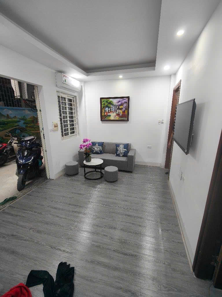 Bán CC mini 2ngủ, tầng 1 ngõ rộng sầm uất, diện tích 50m2, giá chưa tới 2 tỷ có TL